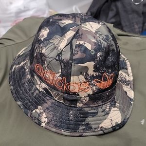 Addidas Originals Bell Bucket Hat